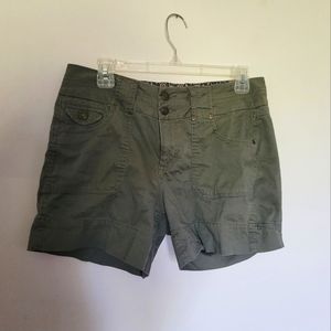Women's olive green cargo shorts size 8